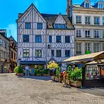 Berenice Vue Prefecture Confort Apartment